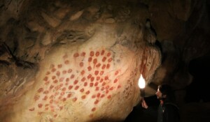 Visite Prestige à la torche à la Grotte Chauvet 2 !