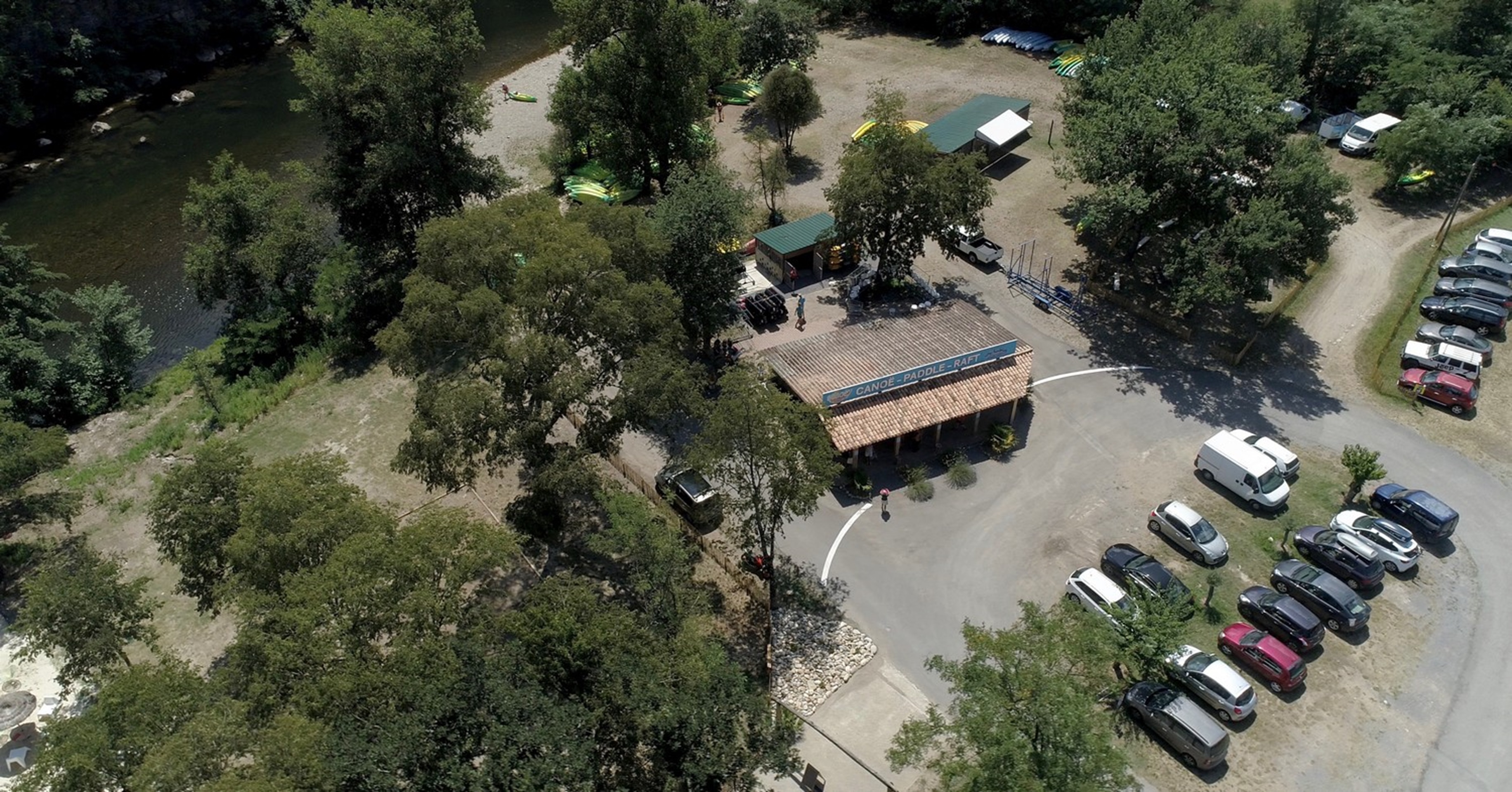 Base départ tout confort avec accès direct à la rivière