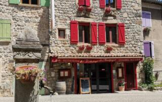L'entrée de l'auberge - © Auberge de Montpezat