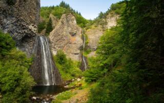 Hiking: From the village of Péreyres to the Cascade du Ray Pic