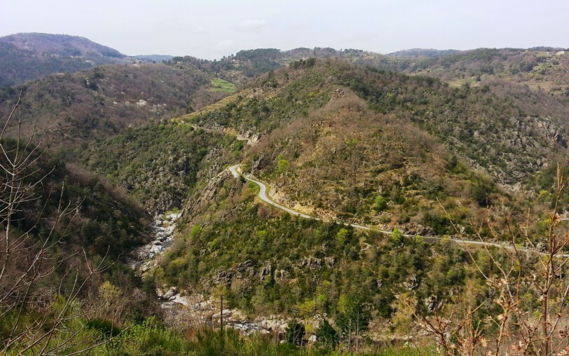 Les Gorges de la Dunière vues depuis la route RD231 près du hameau "Roumezoux"