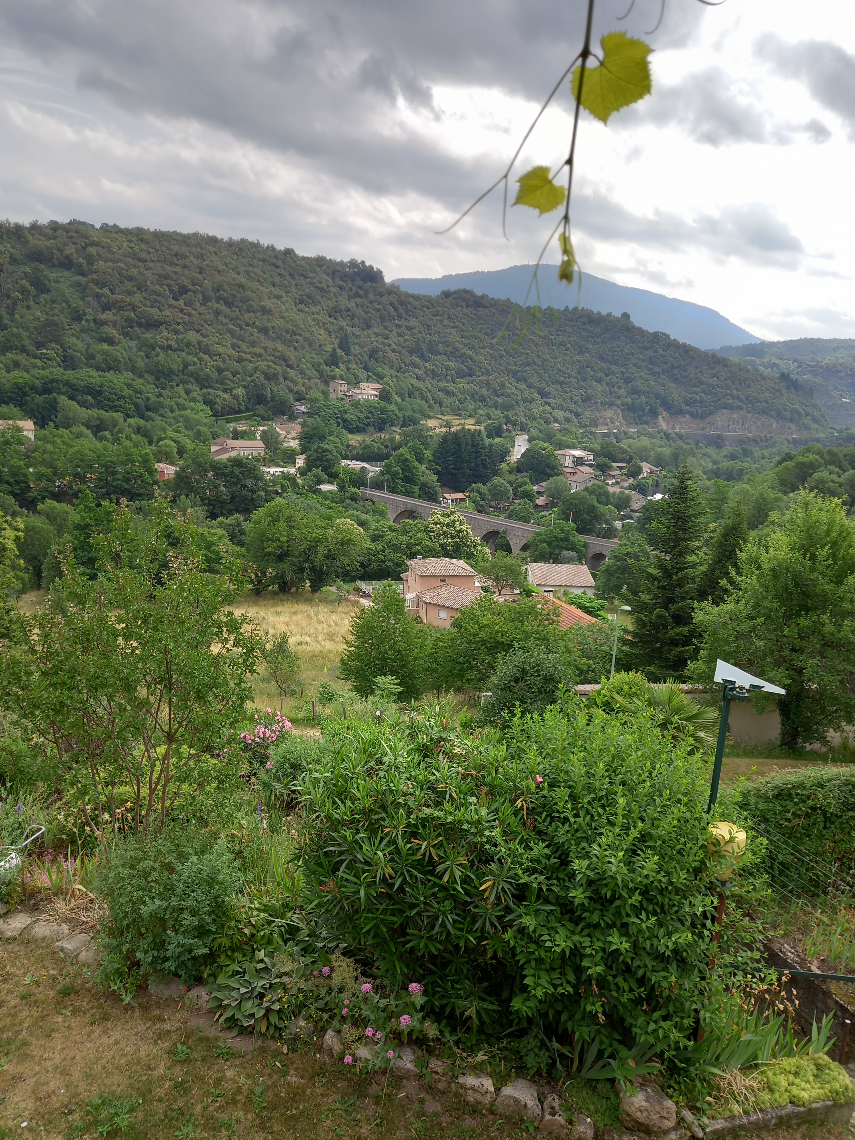 Vue sur la montagne depuis le gîte ©Veydarier.F