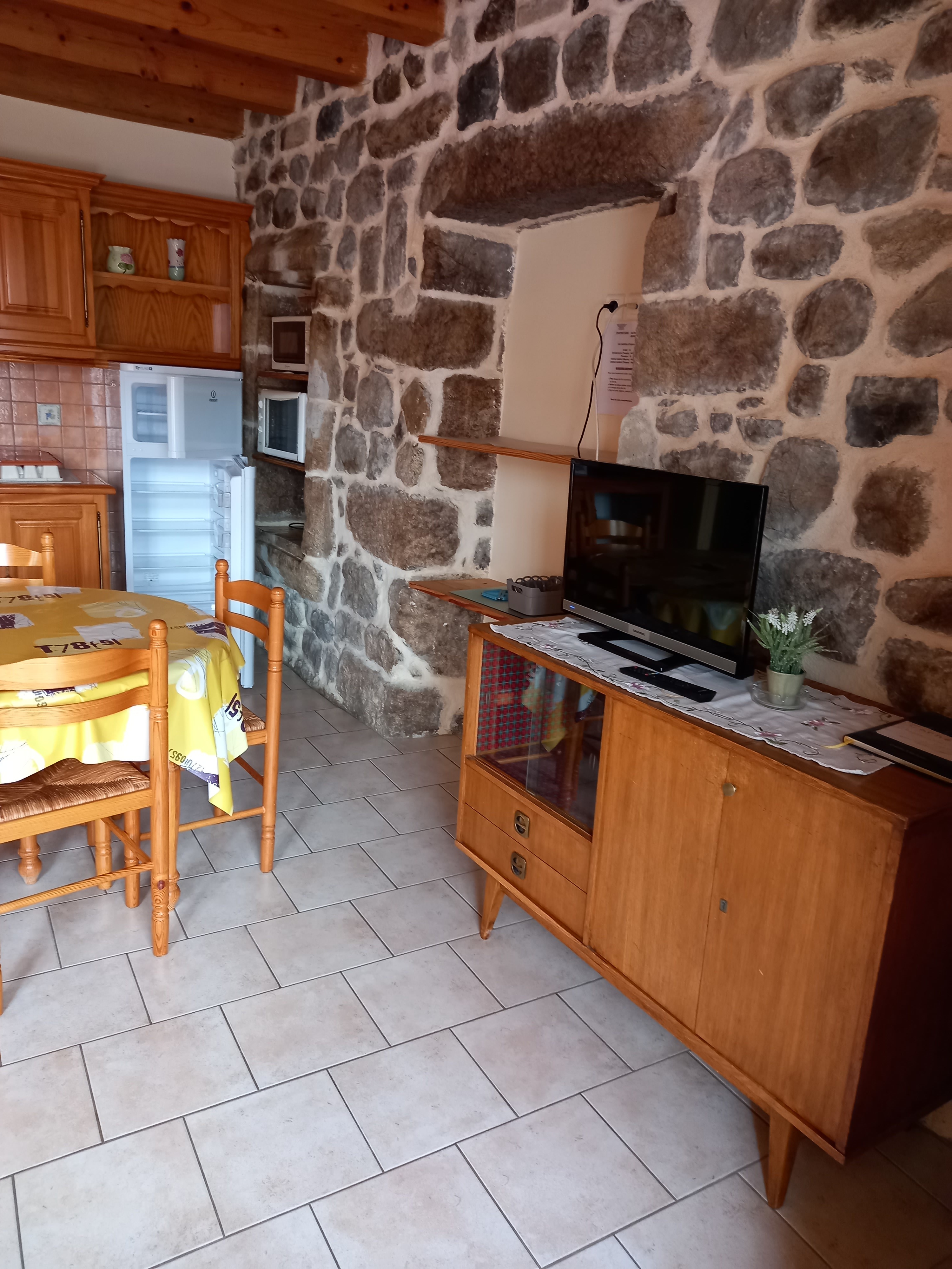 Intérieur cuisine & salon 2 ©Veydarier.F