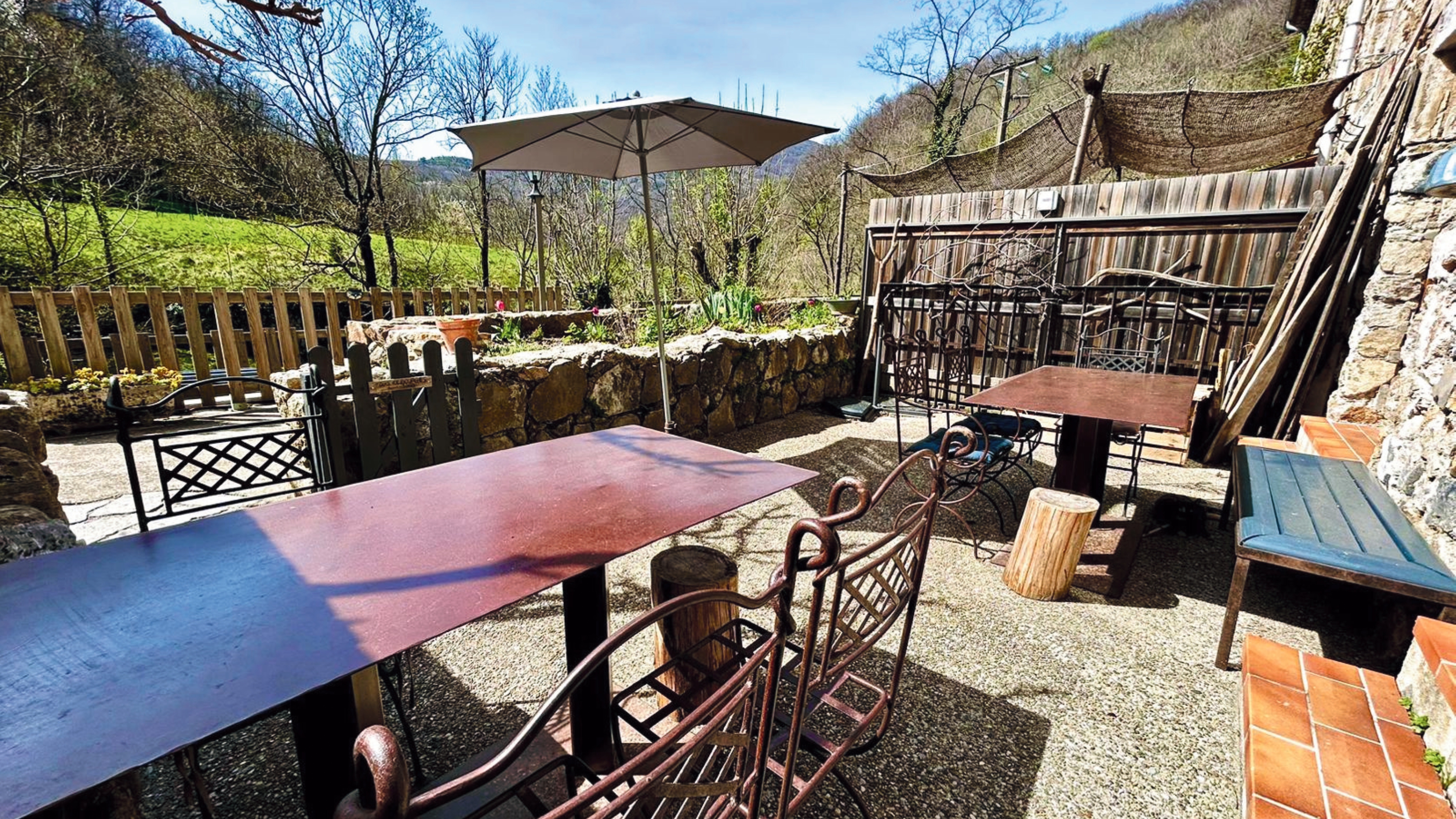 Jolie terrasse ensoleillée