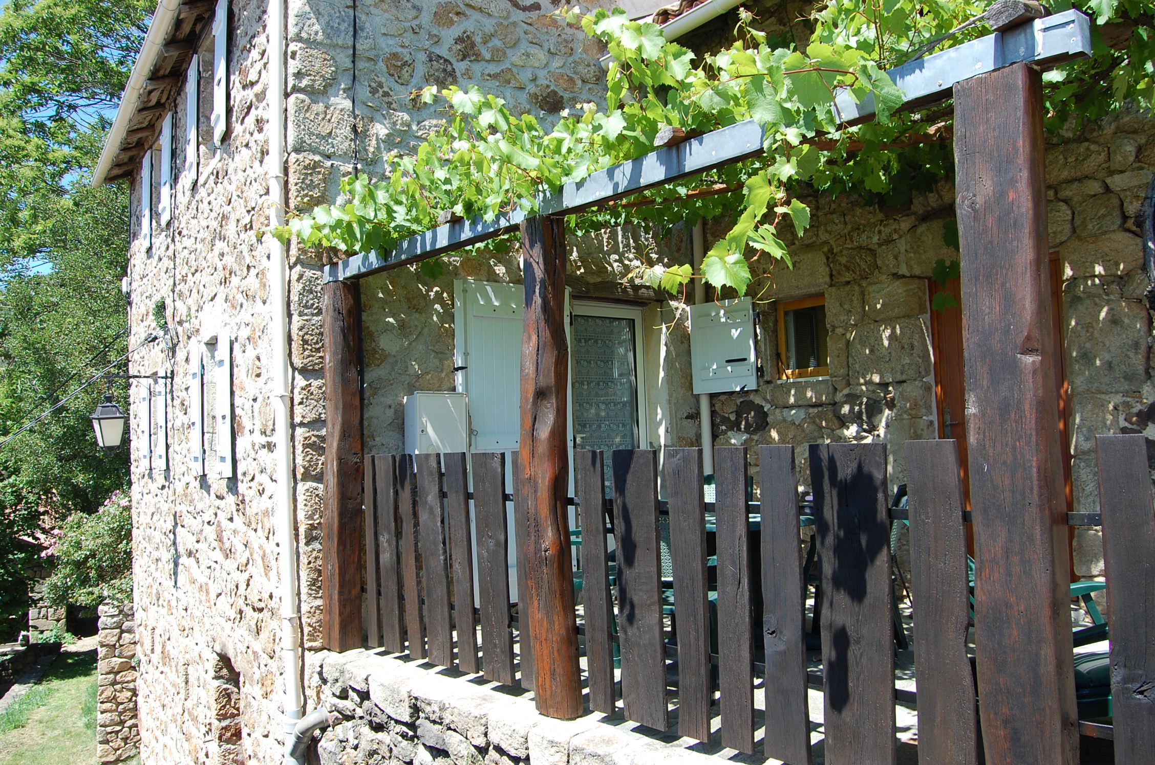 la terrasse vue de l'extérieur