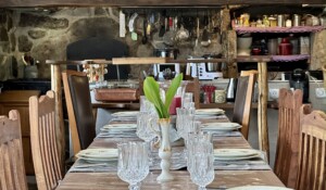 la table joliment dressée pour les repas