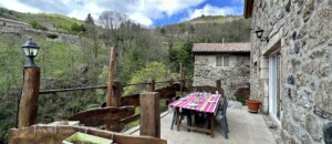 La terrasse attenante à la maison