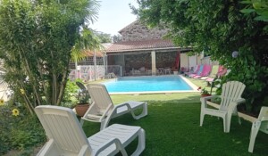 piscine et transats