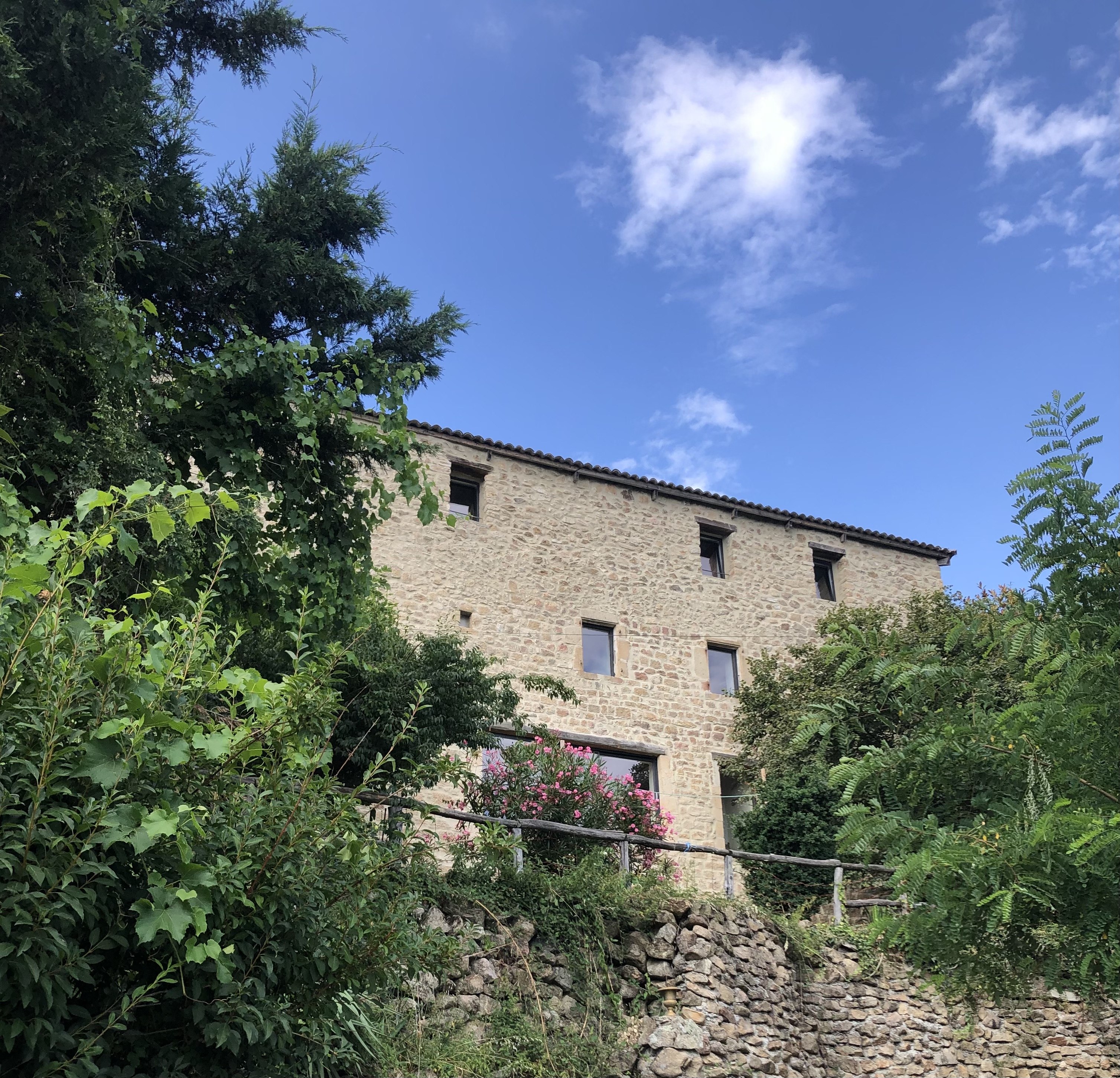 jolie maison en pierre