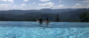 les baigneuses dans la piscine
