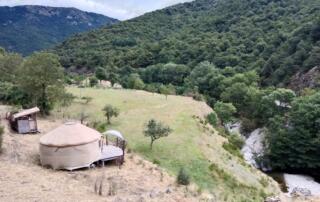 la yourte surplombant la rivière - © Mme Perret Anne-Sophie