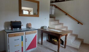 l'accès à l'étage par les escaliers