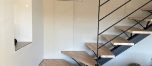 montée d'escaliers vers l'étage