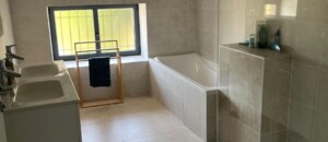 salle de bain à l'étage