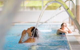 Meyras - Piscine thermale aux thermes de neyrac les bains ©altimax©stnb - ©altimaxstnb