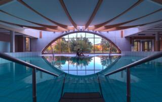 Meyras - Piscine thermale contre-jour ©naimikoprod ©stnb - ©naimikoprod stnb