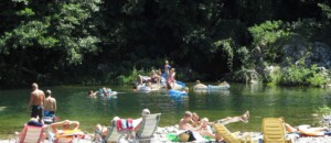 plage au bord de l'Ardèche