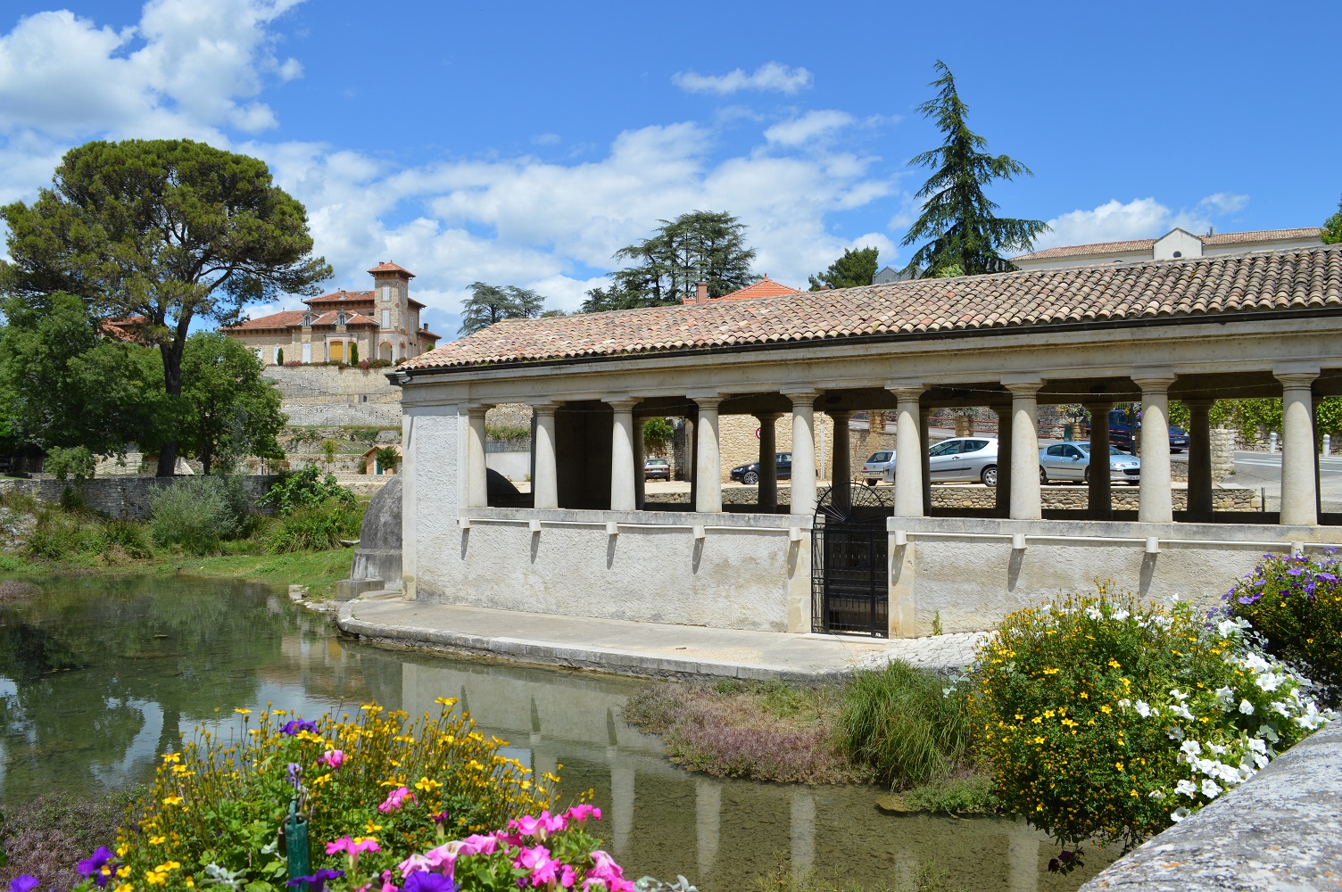 Le lavoir, dans le Vallon de Tourne, lieu chargé d'histoire