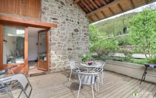 Terrasse privative couverte - ©Gîtes de France