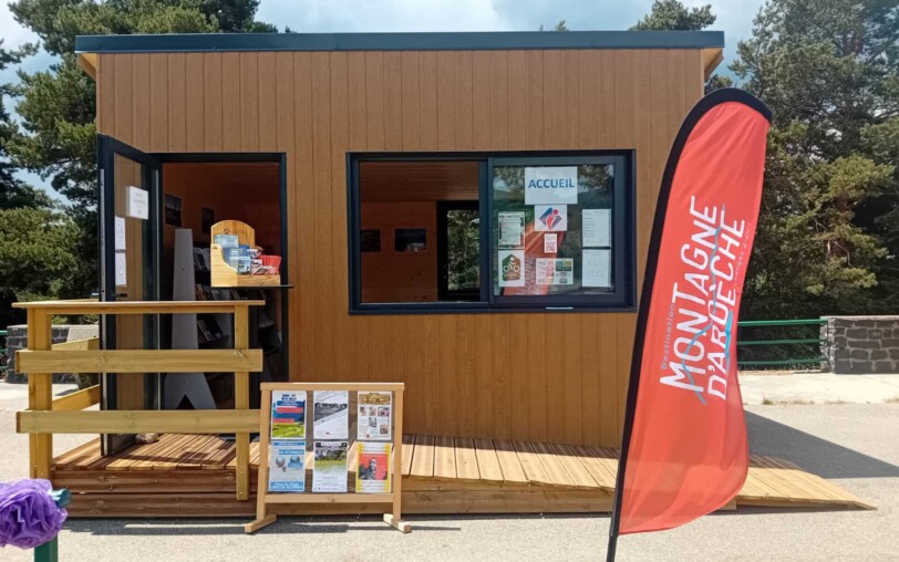 Office de Tourisme Montagne d'Ardèche : bureau du Lac d'Issarlès_Le Lac-d'Issarlès