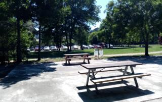 Tables de Pique-Nique dans le Parc de la Clape - ©MariannePalleau
