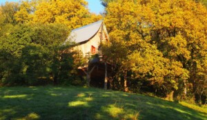 Meyras - Mas du Pestrin - vue jardin à l'automne ©jf.maurin
