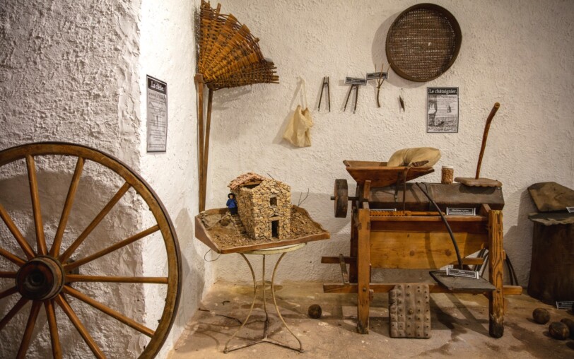Thueyts - Musée Ardèche d'Autrefois - Outils agricoles ©sourcesetvolcans