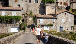 Jaujac - Visites commentées du village - chastelas ©sourcesetvolcans