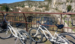 Verleih von klassischen und elektrischen Fahrrädern mit Balazuc Loisirs