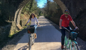 Verleih von klassischen und elektrischen Fahrrädern mit Balazuc Loisirs