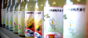 Présentation de bouteilles de limonade