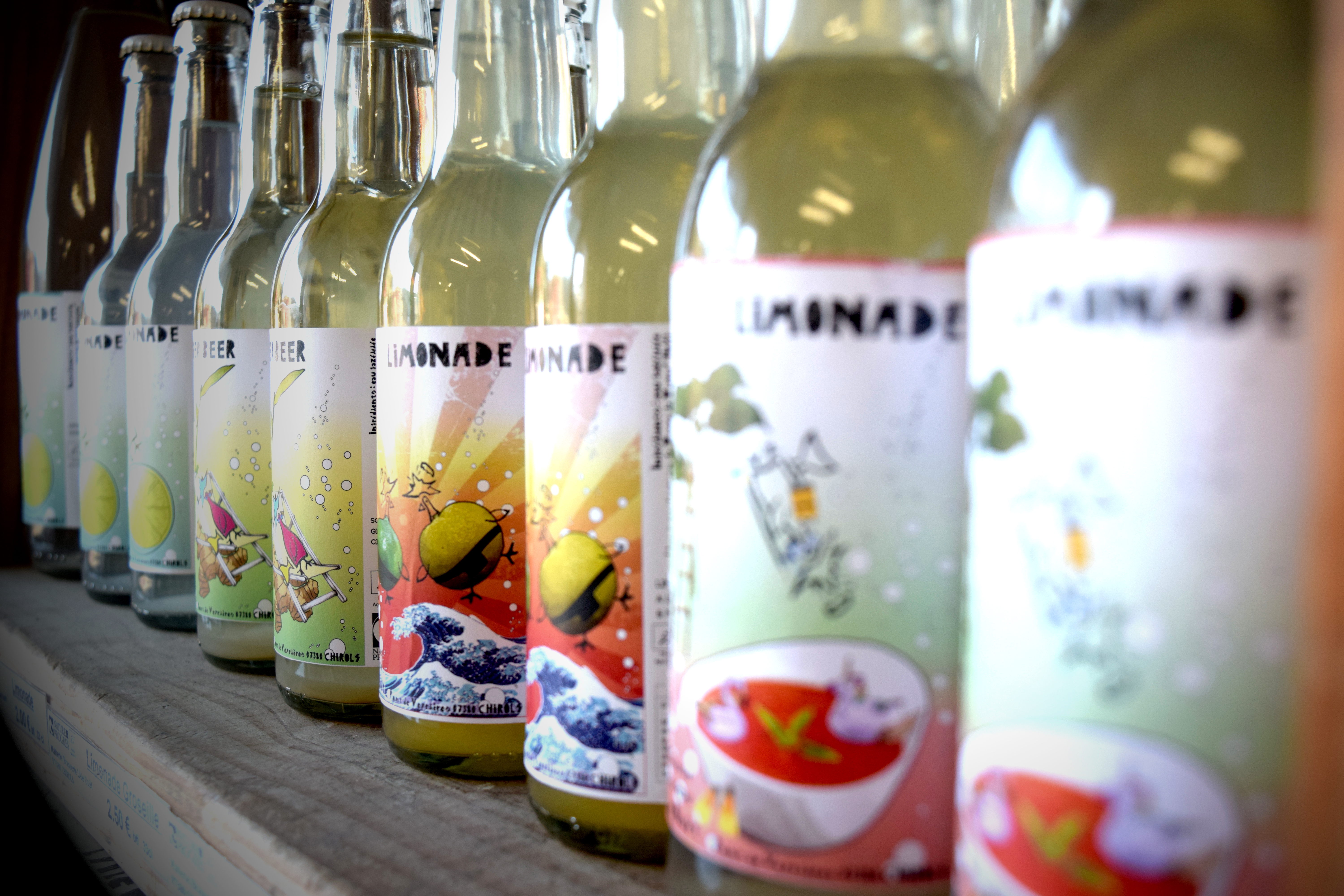 Présentation de bouteilles de limonade