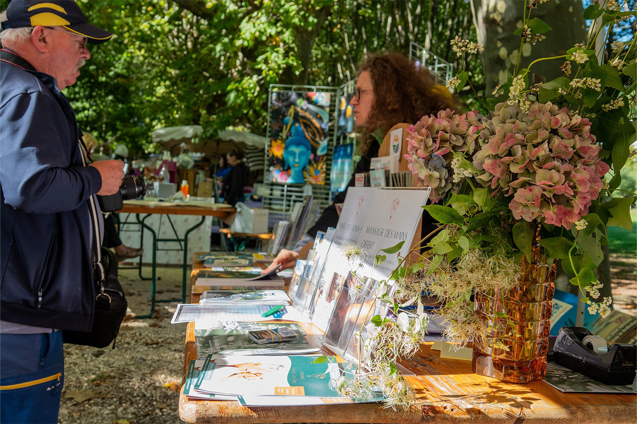 Accueil au marché des créateurs de Neyrac