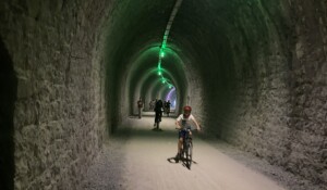 Verleih von klassischen und elektrischen Fahrrädern mit Balazuc Loisirs