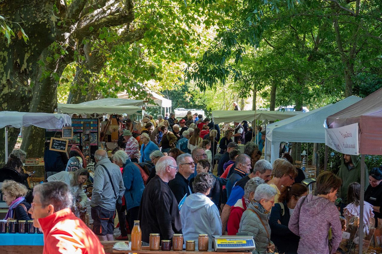 Ambiance du Marché des créateurs de Neyrac