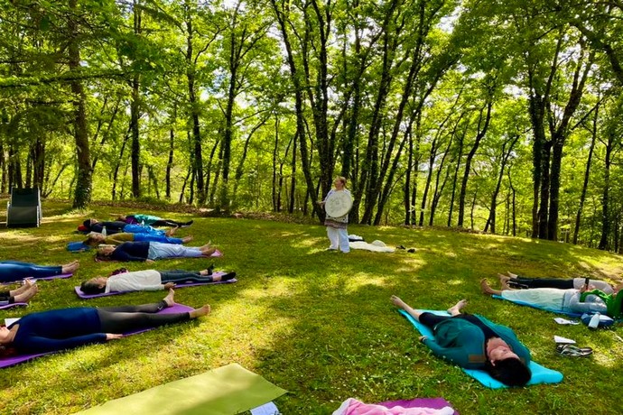 Atelier yoga avec Lotus Power à Péreyres en Ardèche