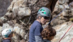Grimpeurs sur falaise Tour de l'Horloge à Burzet