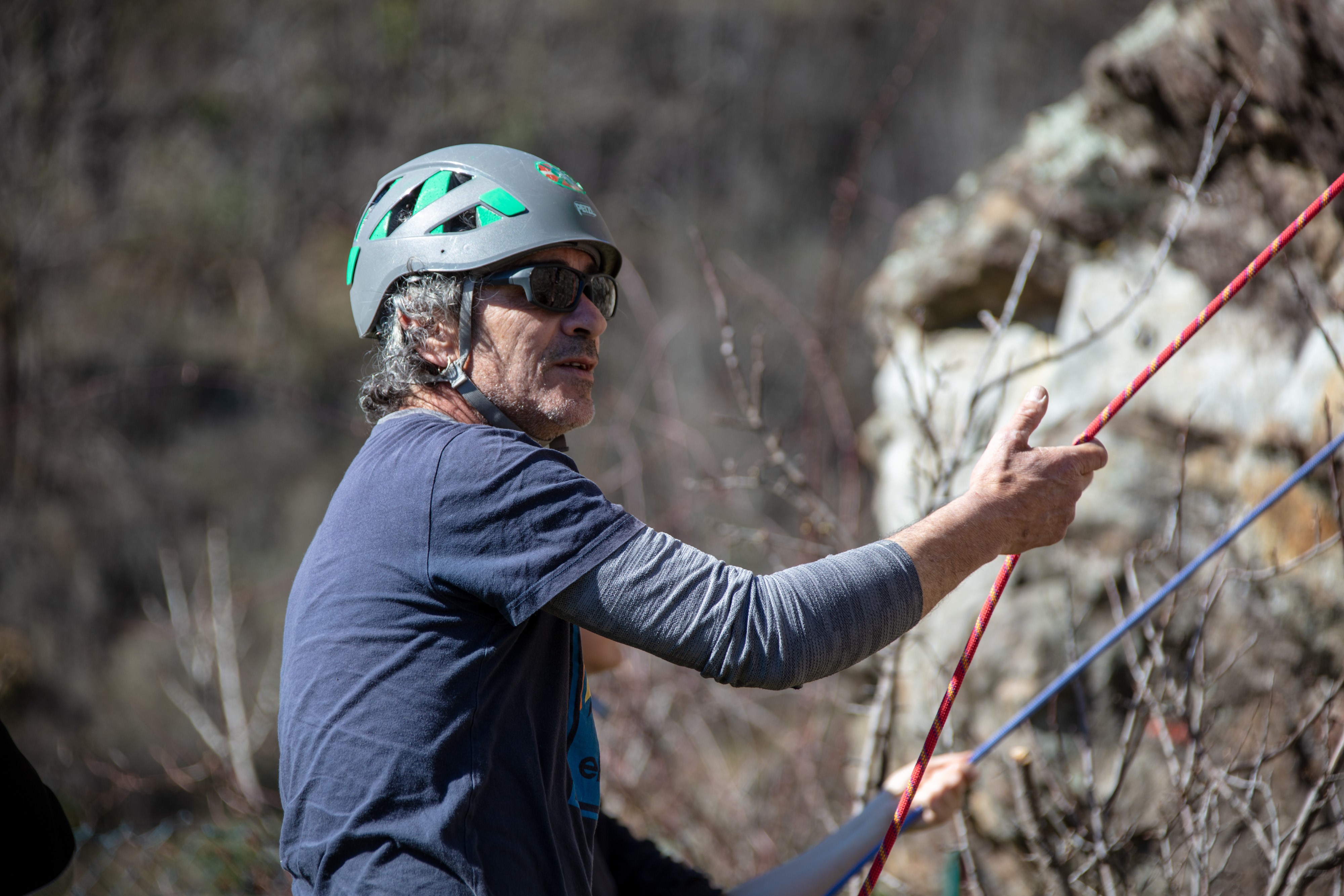 Grimpeur 3 sur falaise Tour de l'Horloge à Burzet