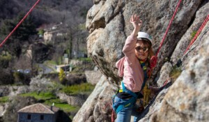Grimpeur 4 sur falaise Tour de l'Horloge à Burzet