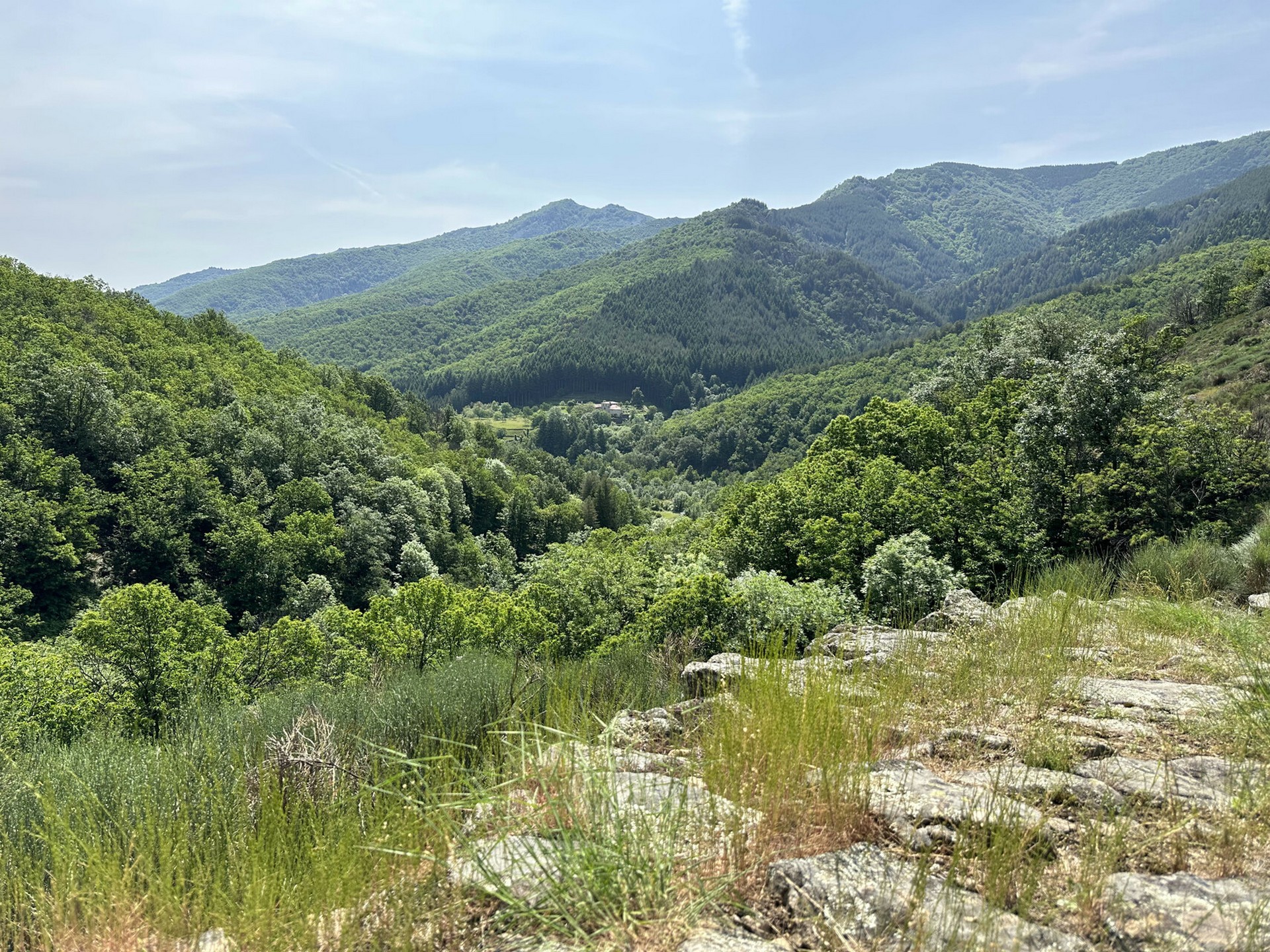 Barnas - Balade au sentier botanique - panorama au sommet ©sourcesetvolcans