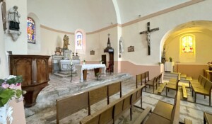 Barnas - intérieur de l'église ©sourcesetvolcans