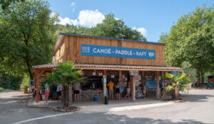 base de départ au bord de la rivière