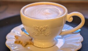 Boisson chaude dans une tasse