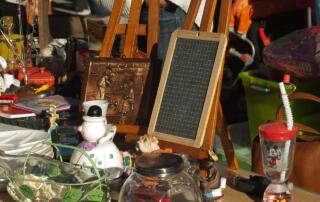 Le vide grenier de la SPA - ©https://pixabay.com/fr/photos/brocante-ardoise-puces-vide-grenier-1732562/