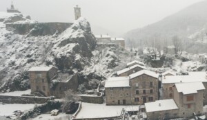 Burzet - Le Village en hiver-zoom statue de la vierge ©S.BUGNON