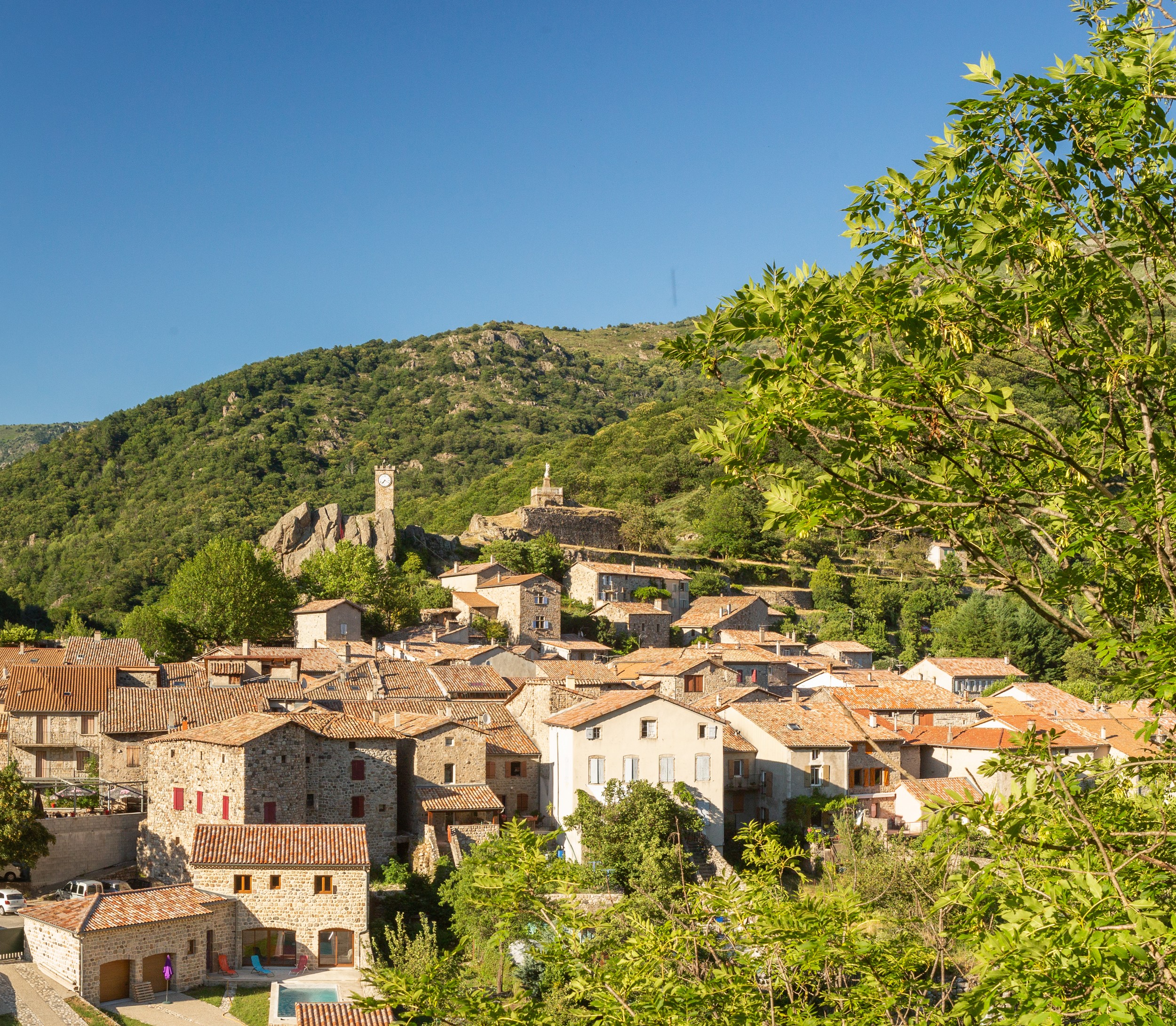 Burzet - Le village-zoom statue de la vierge ©S.BUGNON