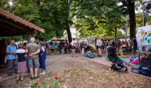 Burzet - marché lundis du terroir et du savoir - parc municipal ©sourcesetvolcans