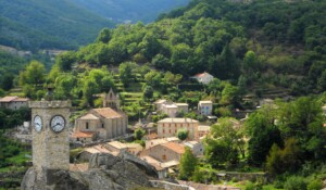 Burzet - Tour de l'horloge et vestiges du château féodal ©OTASV