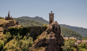 Burzet - tour de l'horloge et vierge©sourcesetvolcans