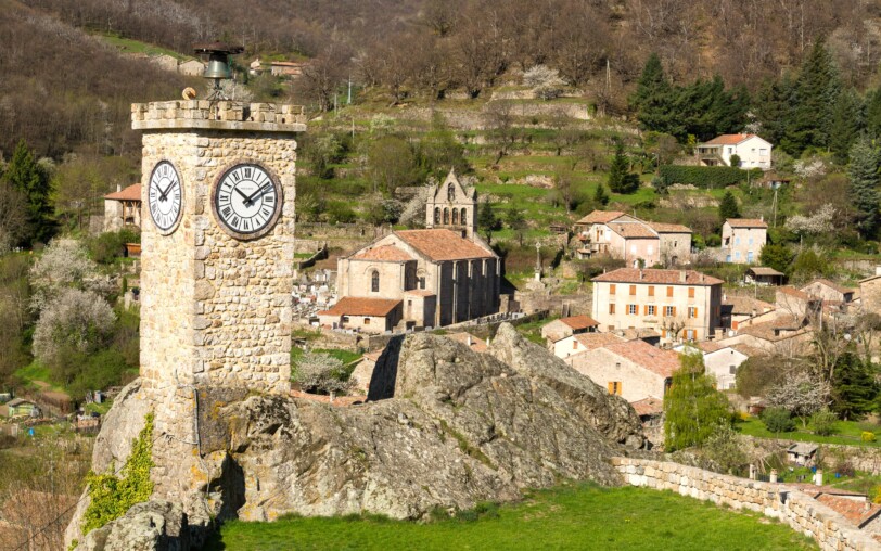 Burzet - Vue sur la tour de l'horloge ©S.Bugnon